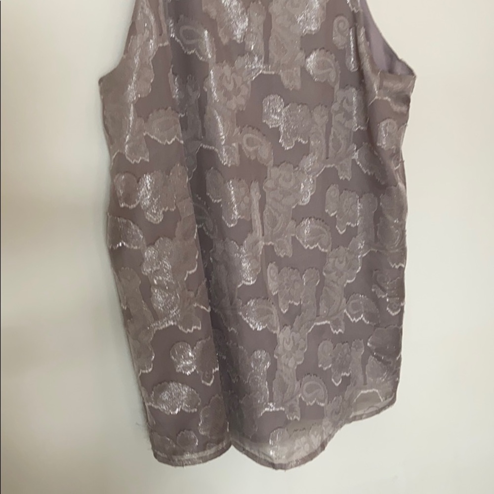 Chic top - Picture 2 of 6